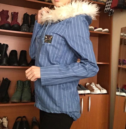 İçi Peluş Çizgi ve Arma Detaylı Tarz Mont