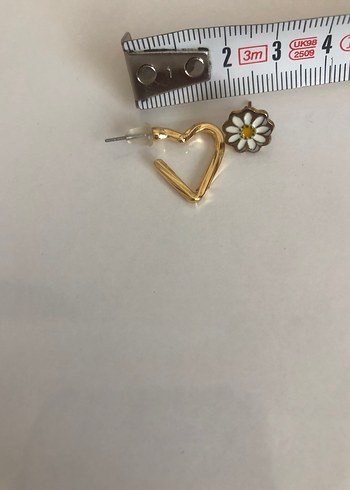 Beden 2 li Altın Renkli Mini Çiçekli kalpli Küpe