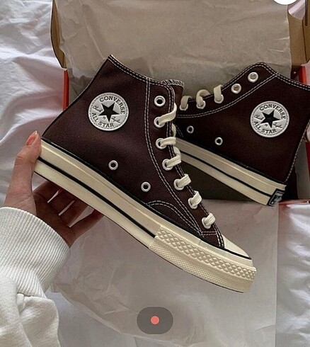Kahverengi Converse