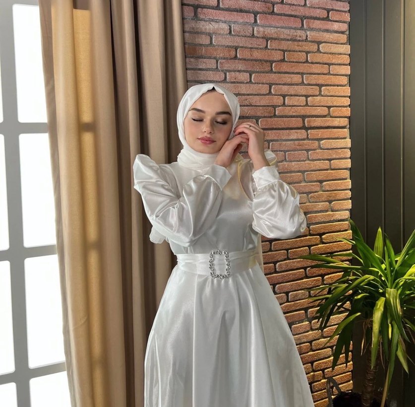 Uzun Beyaz Drapeli Tesettür Abiye Elbise - Görsel 2