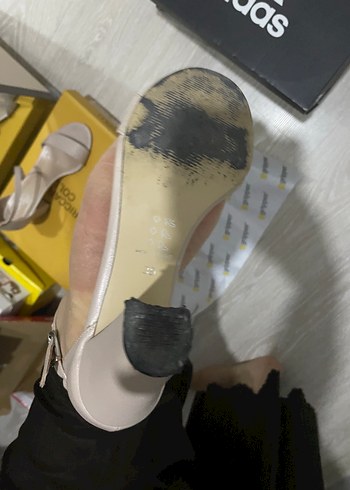 39 Beden Bej Kadın Stiletto Topuklu Düğmeli Abiye Ayakkabı