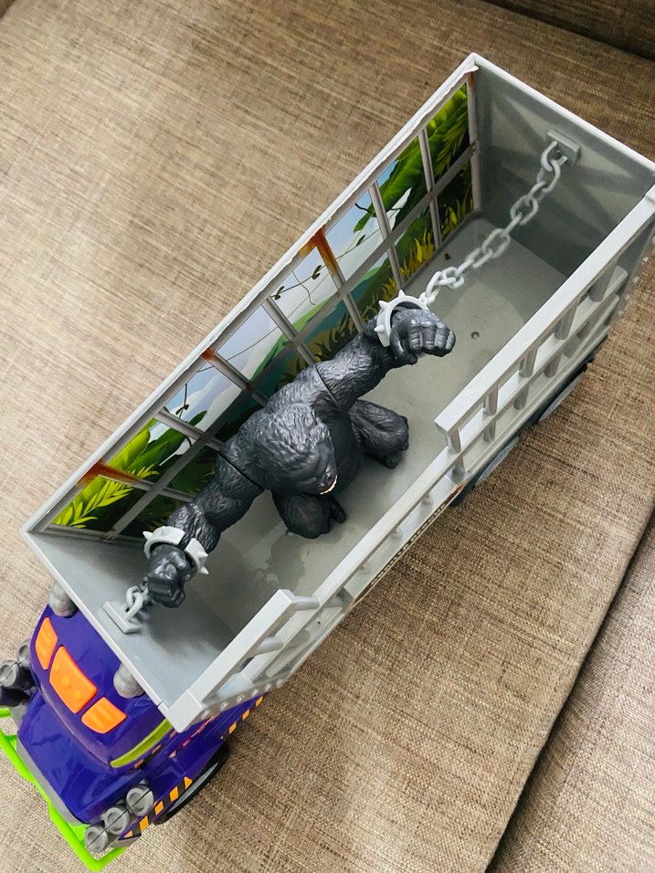 Mor Gorilla Kurtarma Oyuncak Kamyonu - Görsel 3