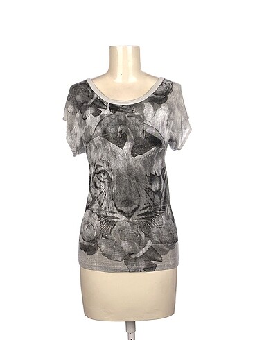 Mango T-shirt %70 İndirimli.