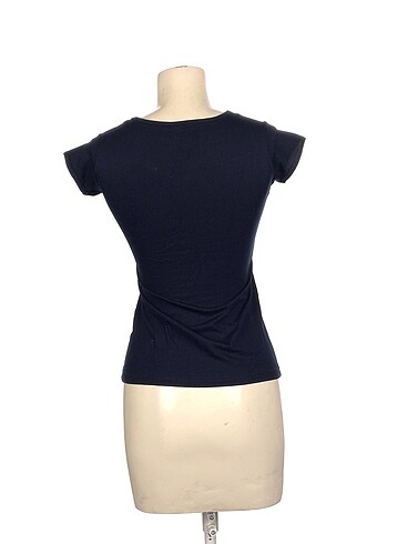 s Beden PreLoved T-shirt %70 İndirimli.