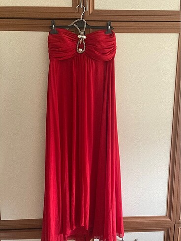 Kırmızı abiye elbise