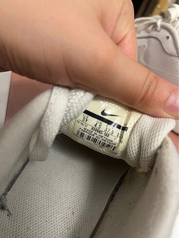 37,5 Beden beyaz Renk Orijinal Nike spor ayakkabı