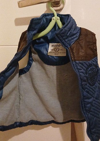 Kahverengi Nakışlı Erkek Çocuk Yeleği - Görsel 3