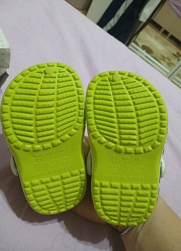 21 Beden Crocs çocuk terlik 