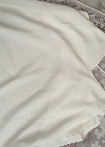 Düğmeli V Yakalı Beyaz Kadın Bluz - Görsel 2