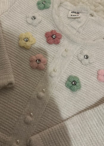 Nakışlı Beyaz Kız Triko Hırka - Görsel 2