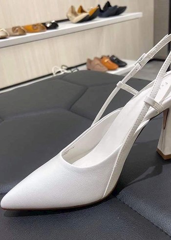 Bershka Beyaz Stiletto Topuklu Kadın Abiye Ayakkabı