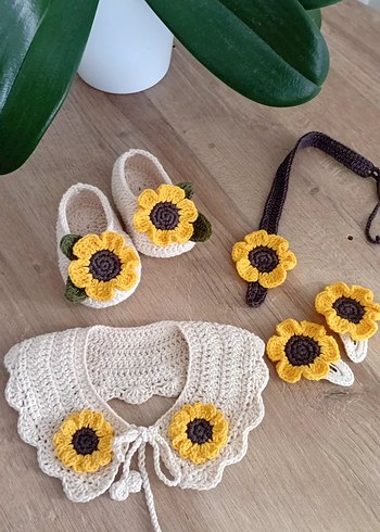 Çiçek Desenli Krem Rengi Bebek Seti - Görsel 2