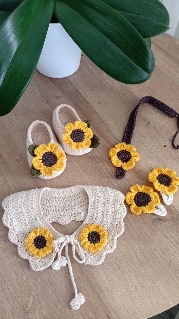 Çiçek Desenli Krem Rengi Bebek Seti - Görsel 2