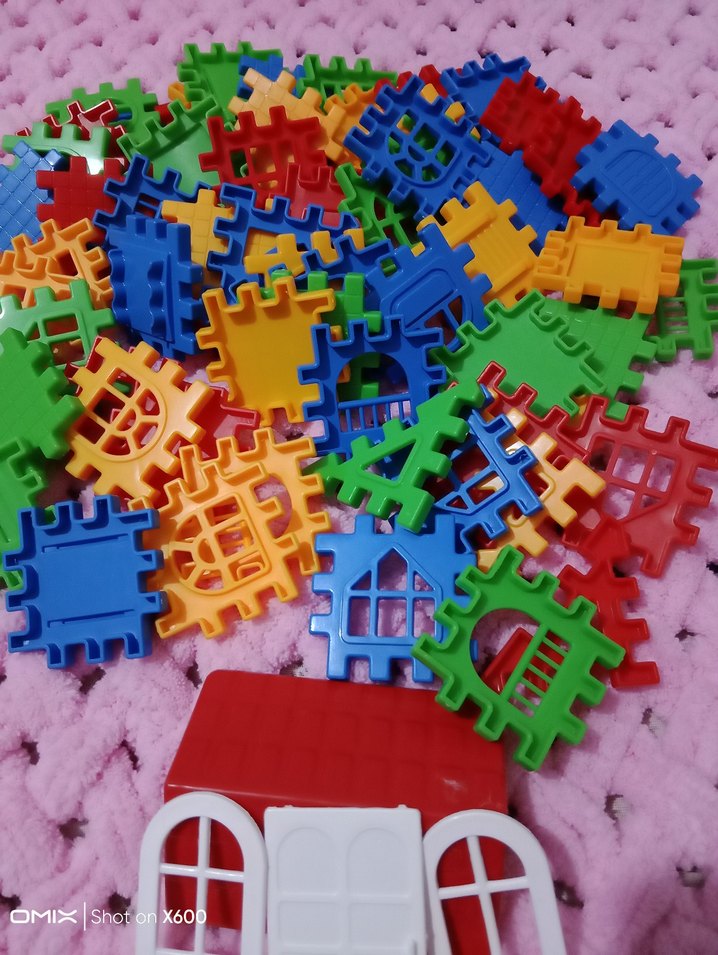 Renkli Lego Blokları ve Kapı Parçaları - Görsel 2