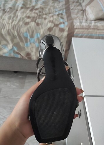 Mango strass bantlı topuklu ayakkabı - Görsel 5