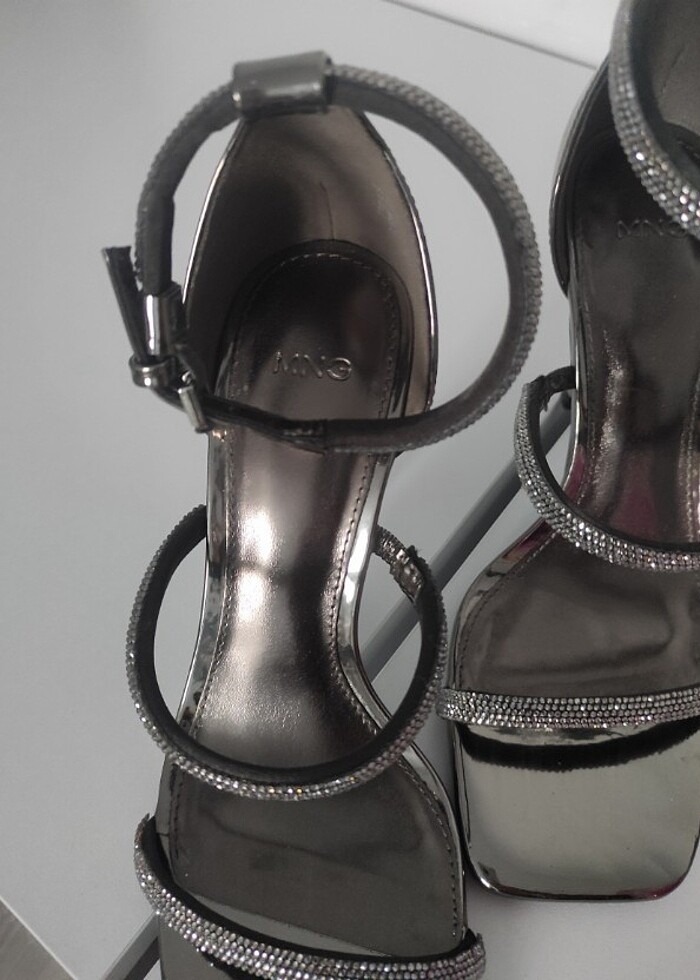 Mango strass bantlı topuklu ayakkabı - Görsel 4