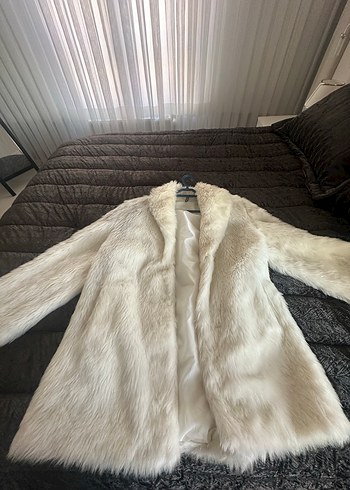 Beyaz  Kürk Midi Palto fendi markadır - Görsel 2
