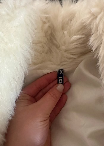 Beyaz  Kürk Midi Palto fendi markadır - Görsel 5