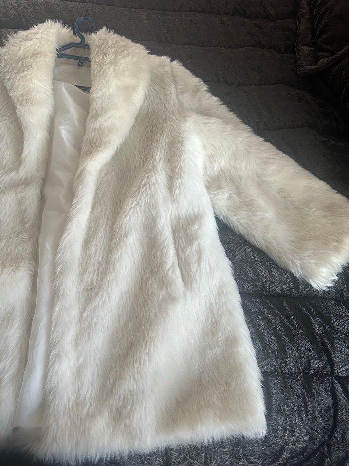 Beyaz  Kürk Midi Palto fendi markadır - Görsel 4