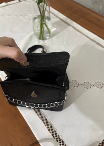 Zincir Detaylı Siyah Yılan Derisi Desenli Deri Çanta - Görsel 3