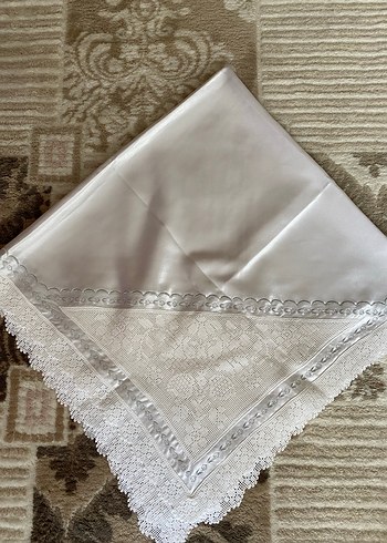 Gri İşlemeli Beyaz Masa Örtüsü - Görsel 3