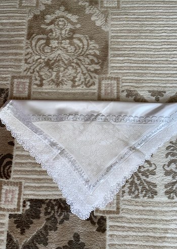 Gri İşlemeli Beyaz Masa Örtüsü - Görsel 5