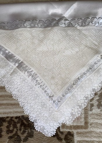 Gri İşlemeli Beyaz Masa Örtüsü - Görsel 4