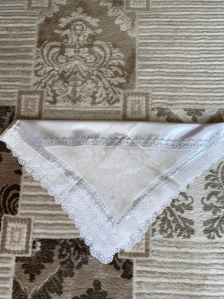 Gri İşlemeli Beyaz Masa Örtüsü - Görsel 5