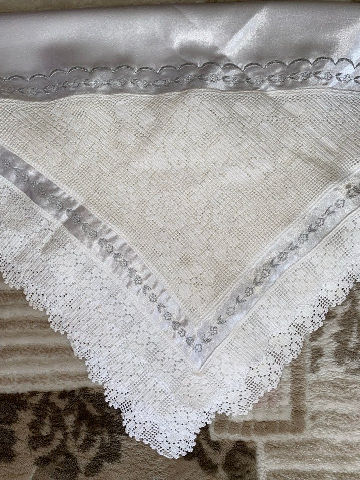 Gri İşlemeli Beyaz Masa Örtüsü - Görsel 4