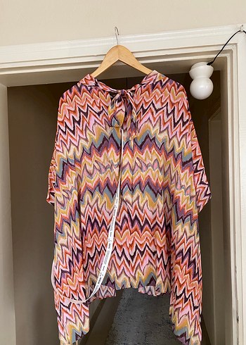 Bohem V Yaka Pilili Bağlama Desenli Kadın Bluz - Görsel 4