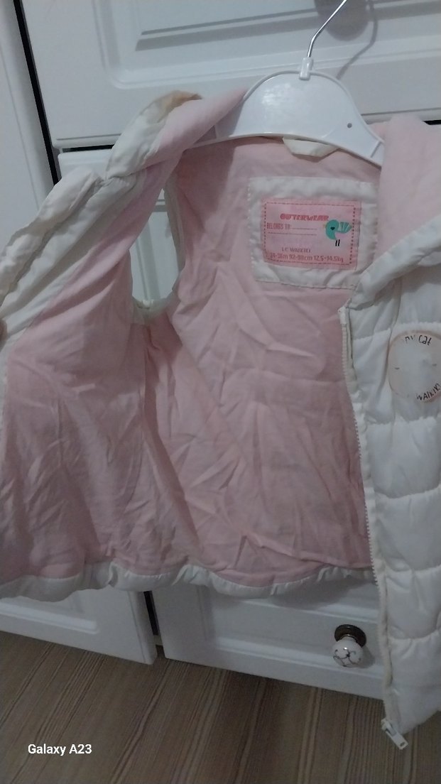 Kız Çocuk Beyaz Kapüşonlu Yelek - Görsel 4