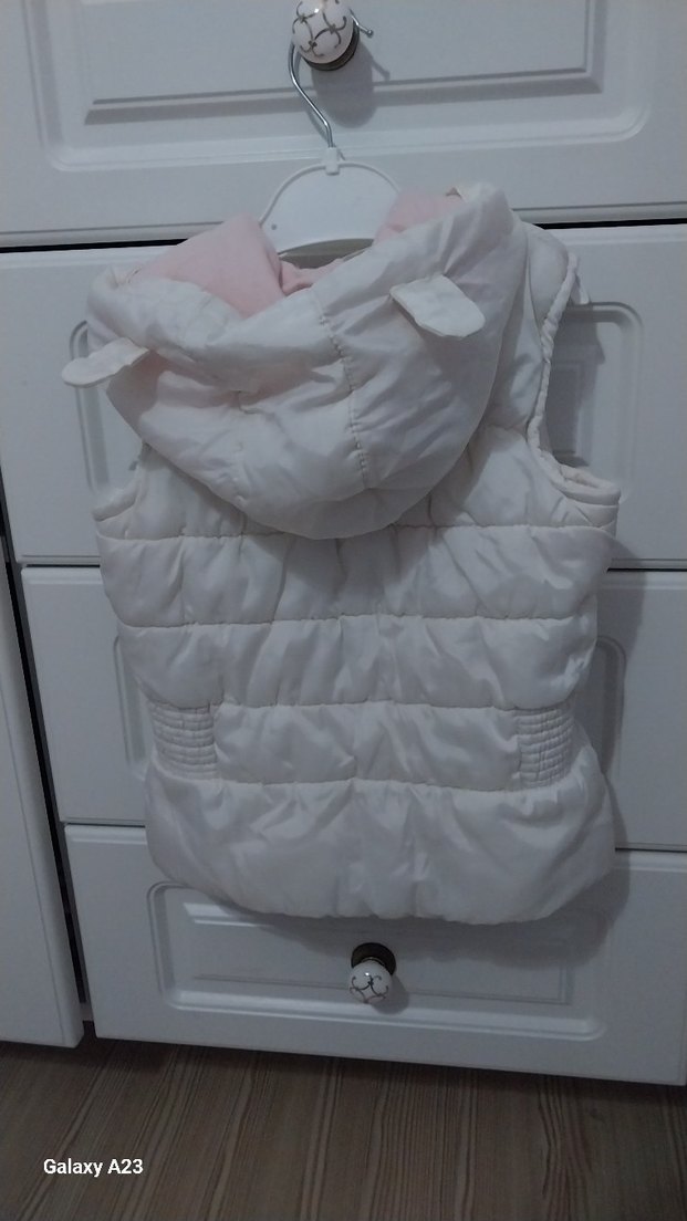 Kız Çocuk Beyaz Kapüşonlu Yelek - Görsel 3