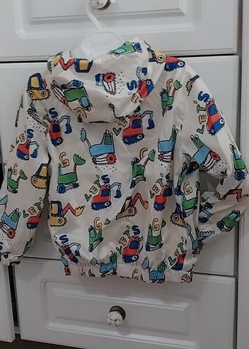 Renkli Desenli Kapüşonlu Erkek Çocuk Yağmurluk - Görsel 3