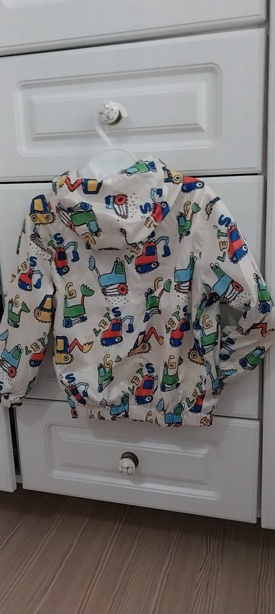 Renkli Desenli Kapüşonlu Erkek Çocuk Yağmurluk - Görsel 3