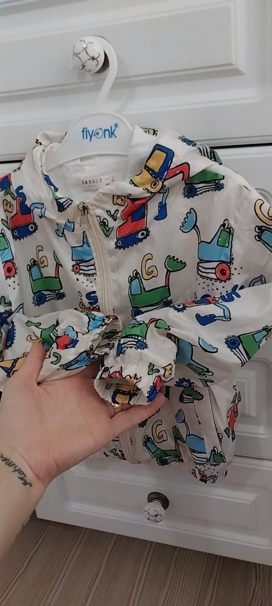 Renkli Desenli Kapüşonlu Erkek Çocuk Yağmurluk - Görsel 5