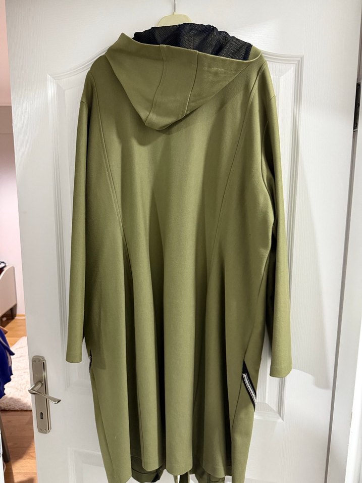 Kapüşonlu, fermuarlı, nakışlı uzun kadın kaban - Görsel 3