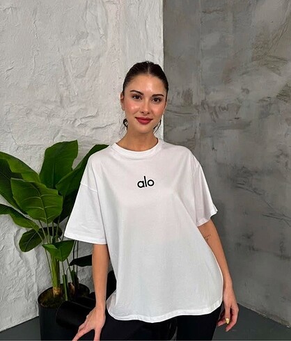 Alo yoga tshirt