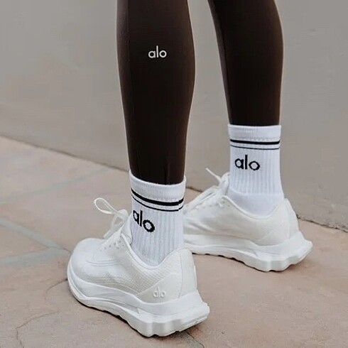 Alo Yoga Unisex Half-Crew Throwback Sock