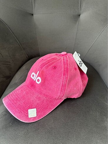 Alo yoga off duty cap