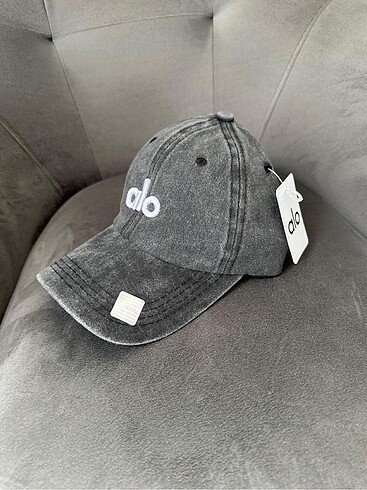 Alo yoga off duty cap