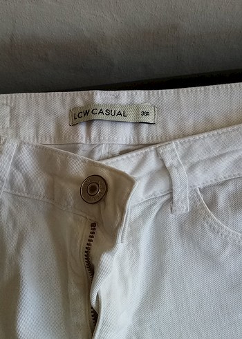 36 Beden Beyaz sıfır pantolon