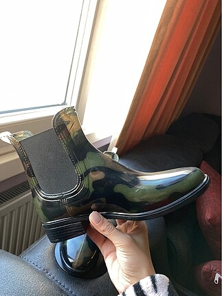 Kamuflaj yağmur botu