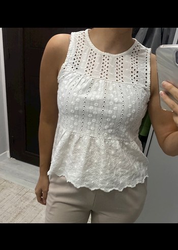 Dantel Detaylı Beyaz Kolsuz Mini Bluz