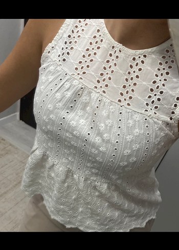Stradivarius Dantel Detaylı Beyaz Kolsuz Mini Bluz
