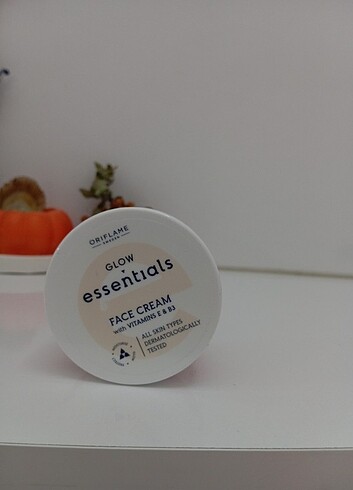 Oriflame Oriflame Essentials Yüz Kremi