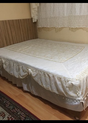 İşlemeli Beyaz Yatak Örtüsü - Görsel 2