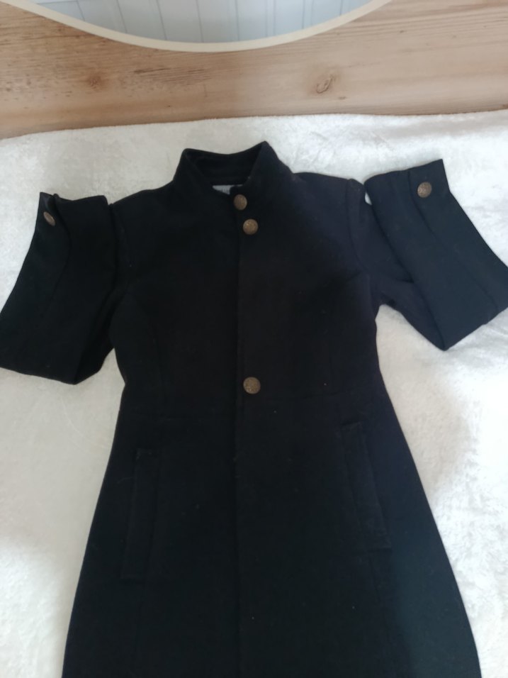 Düğmeli Siyah Kaban - Görsel 2