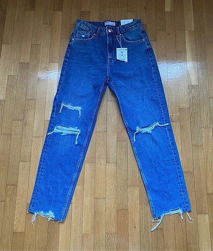 Bershka yırtık mom jean