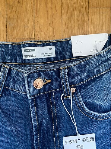 Bershka yırtık mom jean - Görsel 2