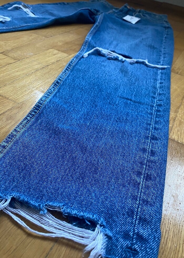 Bershka yırtık mom jean - Görsel 3